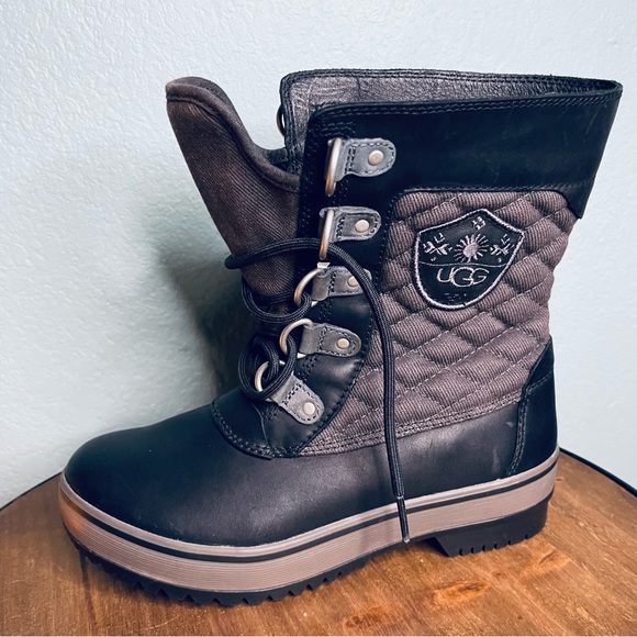 SOLD🌟UGG • Waterproof Boots • Size 6 • Women - Picture 6 of 11